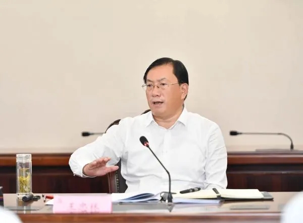 湖北省委常委、武漢市委書記王忠林主持召開座談會。長江日報記者郭良朔 攝